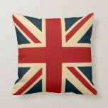 Almofada Travesseiro Union Jack<br><div class="desc">Travesseiro decorativo decorativo com um padrão de bandeira da União. Fabricado à mão nos EUA. Grande travesseiro decorativo de algodão com a bandeira britânica design.</div>
