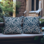 Almofada Travesseiro Vintage Blue William Morris<br><div class="desc">Adicione um toque de charme de vintagem ao seu espaço ao ar livre com nossos travesseiros ao ar livre William Morris. Apresentando uma cor azul esplêndida e um design intrincado, esses travesseiros são perfeitos para adicionar um pop de personalidade à sua área de jardim, pátio ou assentos ao ar livre....</div>
