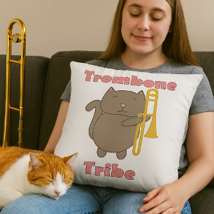 Almofada Tribu do Trombone Gato Marrom Fofo Letras Rosa