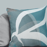 Almofada Turquesa e Abstrato artístico branco<br><div class="desc">O travesseiro decorativo moderno apresenta um design abstrato artístico em uma turquesa, cinza e paleta de cores brancas. Um desenho abstrato orgânico apresenta pinceladas de aquarela; uma composição em camadas em tons de cinza e branco sobre fundo azul turquesa. Inspirada pela natureza, essa composição de abstrato é construída sobre combinações...</div>