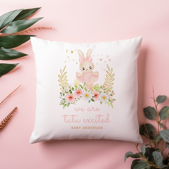Almofada Tutu Excitou Chá de fraldas Ballerina (expecting baby throw pillow - we are tutu excited watercolor rabbit ballerina baby shower)