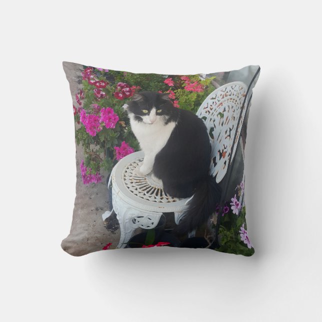 Almofada Tuxedo Cat Cute with Pretty Flowers Black Cats (Frente)