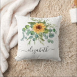 Almofada Ucalyptus greenery name guião<br><div class="desc">Decorado com girassol de cor aquosa e verde de eucalipto. Um fundo transparente. Personalize e adicione um nome. O nome é escrito com um moderno roteiro de estilo, escrito à mão, com traços. Para manter as hastes, exclua apenas o nome da amostra, deixe os espaços ou emoji na frente e...</div>