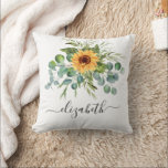 Almofada Ucalyptus greenery name guião<br><div class="desc">Decorado com girassol de cor aquosa e verde de eucalipto. Um fundo transparente. Personalize e adicione um nome. O nome é escrito com um moderno roteiro de estilo, escrito à mão, com traços. Para manter as hastes, exclua apenas o nome da amostra, deixe os espaços ou emoji na frente e...</div>