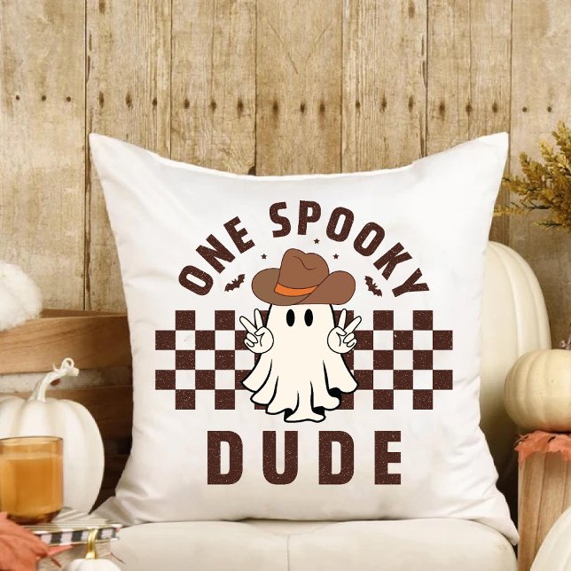 Almofada Um Duende Assustador Bebê Caubói Ocidental Anivers (One Spooky Dude Western Baby Cowboy Birthday Throw Pillow)