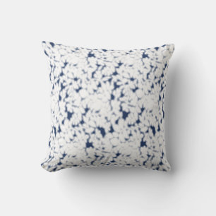 Almofada um fundo branco e azul com um padrão