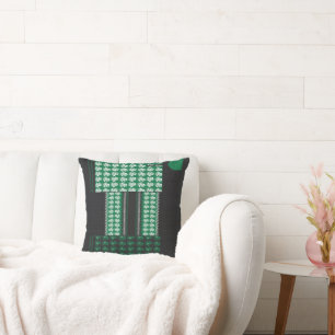 Almofada um padrão verde e preto com uma árvore no meio