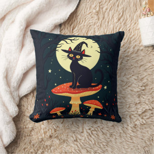 Almofada Um Pequeno Gato Bruxo Preto Sentado Em Um Cogumelo