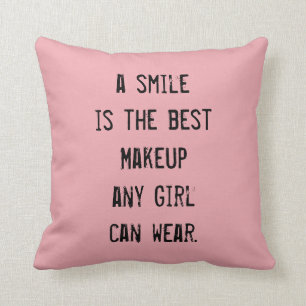Almofada Um sorriso é o melhor Makeup que qualquer garota