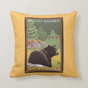 Almofada Urso preto na floresta - o Monte Rainier,