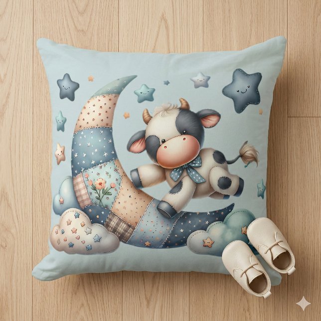 Almofada Vaca de Patchwork Fofa sobre a Lua com Estrelas (Cute Patchwork Cow Over Moon with Stars Throw Pillow Mockup B)