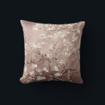 Almofada Van Gogh Almond Blossoms Beige<br><div class="desc">Travesseiro decorativo Soft Beige Almond Blossoms: Embarque a beleza das flores de amêndoa de Vincent Van Gogh com o nosso Travesseiro decorativo Soft Beige Almond Blossoms, apresentando o icônico trabalho de arte contra um elegante pano de fundo bege. Seja usado como sotaque decorativo ou para mais conforto, esse travesseiro decorativo...</div>