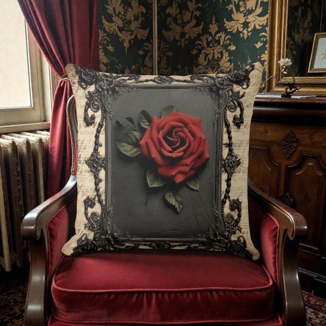 Almofada Velho Preto Vitoriano com Rosa Vermelha (Criador carregado)