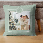 Almofada Verde e Branco modernos | Foto da família | Inicia<br><div class="desc">Verde e Branco modernos | Foto da família | Inicial Dar a dádiva de conforto e relaxamento finais com estes travesseiros luxuosos. Criados com os melhores materiais, esses travesseiros são projetados para oferecer uma experiência de sono agradável e promover o bem-estar geral. O recheio de pincel contorna a forma da...</div>