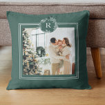 Almofada Verde moderno | Foto da família | Inicial<br><div class="desc">Verde moderno | Foto da família | Os Travesseiros iniciais dão ofertas ponderadas e práticas, oferecendo conforto e relaxamento ao receptor. Aqui está uma descrição dos travesseiros como um presente: Dê a dádiva do máximo conforto e relaxamento com estes travesseiros luxuosos. Criados com os melhores materiais, esses travesseiros são projetados...</div>
