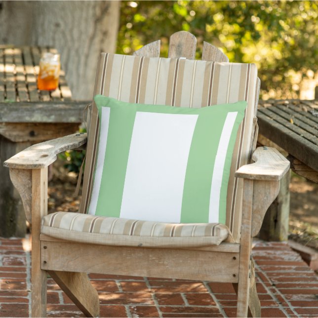 Almofada Verde Sage + Bloco de Cor Branco (Cadeira)