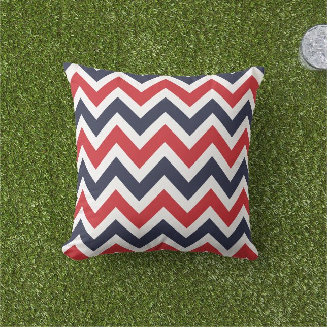 Almofada Vermelho e Marinho Chevron (Grama)