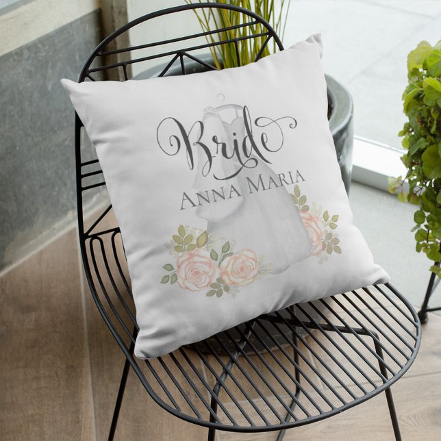 Almofada Vestido de Casamento de Rosas de Aquarela Floral (Elegant Bride wedding dress with blush floral roses. )