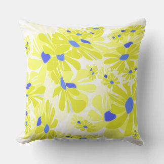 Almofada Vibrant Petals: Stylish Floral Throw Pillow