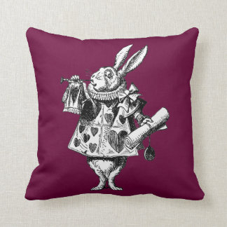 Almofada Victorian Alice do arauto do coelho no travesseiro