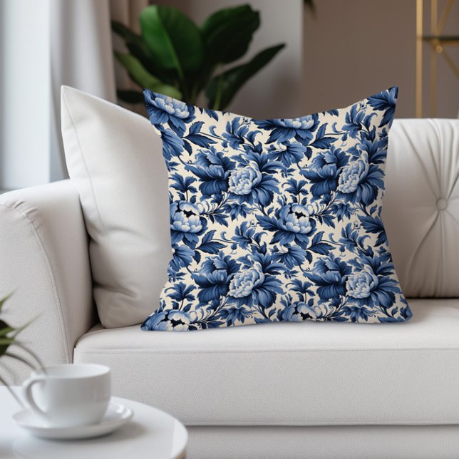 Almofada Vintage Blue Floral Damask (Blue vintage damask floral decorator pillow)