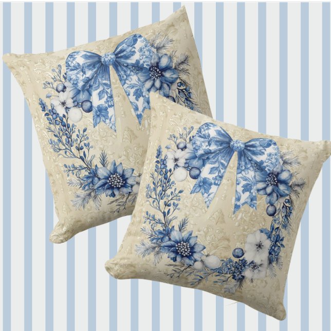 Almofada Vintage Chinoiserie Blue White Wreath Bow Holiday  (Elegant chinoiserie wreath and bow on an antique damask pattern.)