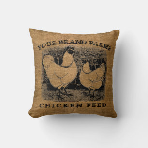 Almofada Vintage Faux Burlap Chicken Feed Modelo