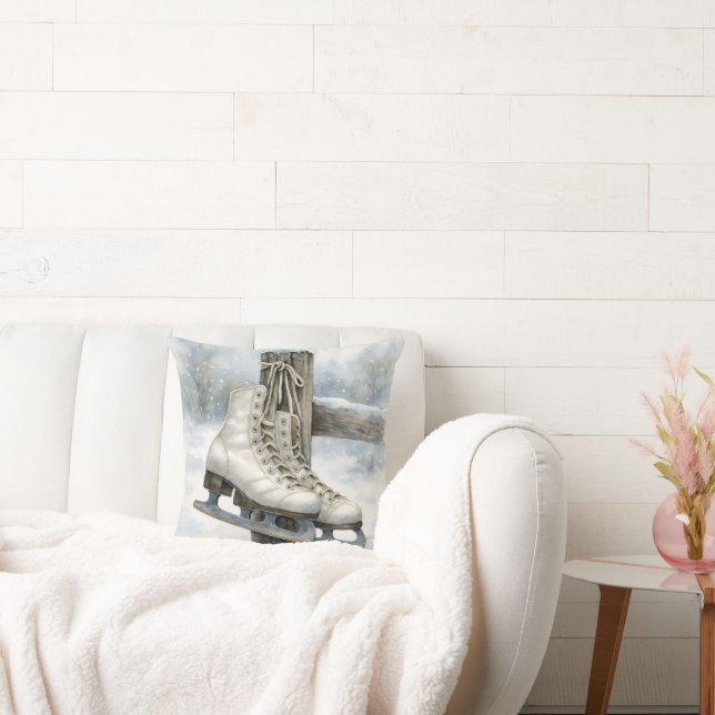 Almofada Vintage Ice Skates On Fence Post (Sofá)