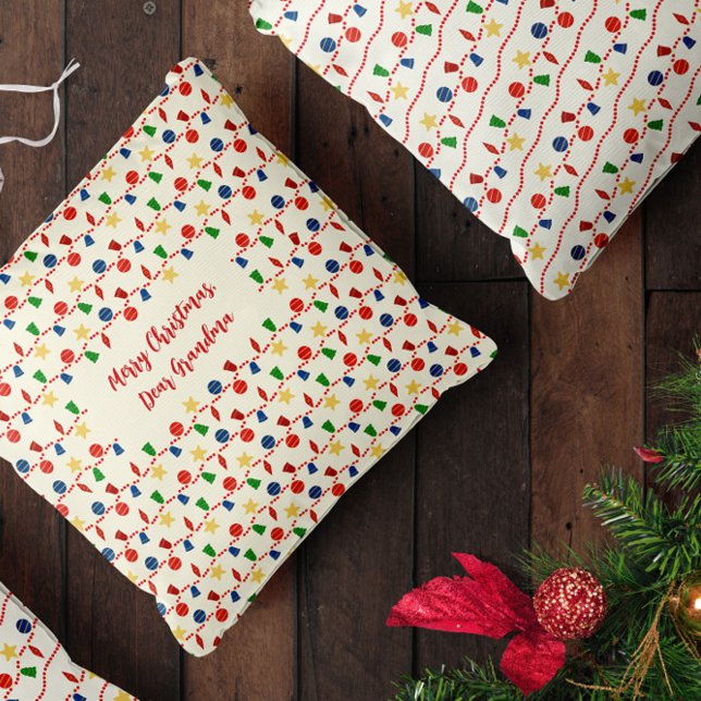 Almofada Vintage Ornaments & Red Garland personalizados (Cute retro Christmas card with vintage Christmas ornaments and red beaded garland)