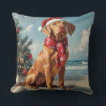 Almofada Vizsla Dog Christmas Vintage Beach<br><div class="desc">Traga o calor dos feriados para a costa com esta charmosa design inspirada na vintagem, que apresenta um cão festivo sentado numa praia serena. Com um clássico toque de feriado de tons nostálgicos e vibrações costeiras, esta trabalho de arte captura a magia do Natal pelo mar. Perfeito para espalhar alegria...</div>