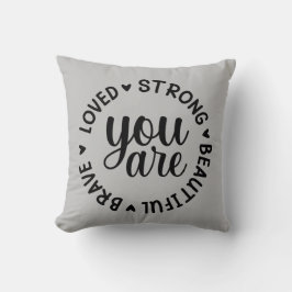 Almofada Você é amada, corajosa e bela travesseiro