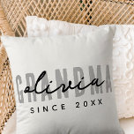 Almofada Vovó Desde 20XX Moderno e Simples<br><div class="desc">Esta design simples e moderna é composta por tipografia sã-serif.</div>
