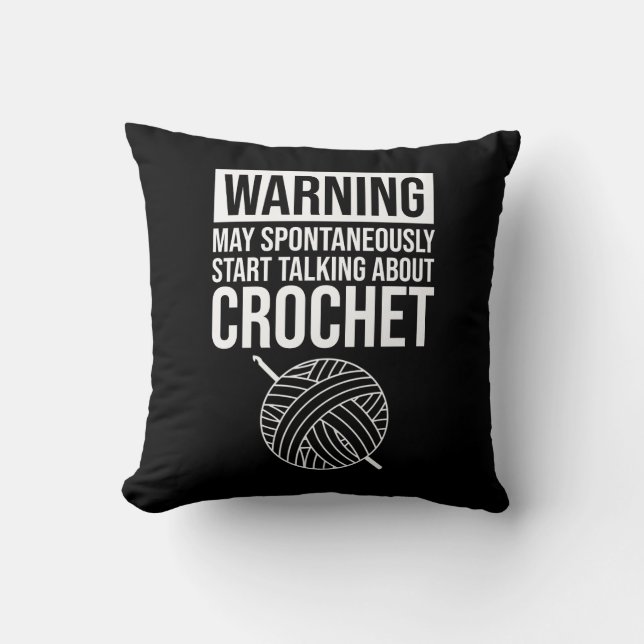 Almofada Warning - May Start Talking About Crochet (Frente)