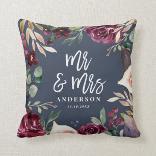 Almofada Watercolor floral + casamento de script Sr. & Sra.