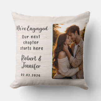 Almofada We’re Engaged Personalized Photo Throw Pillow