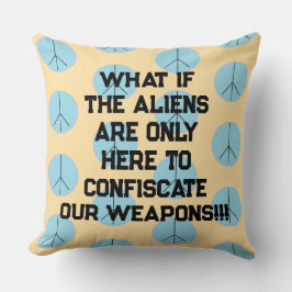 Almofada Weapon Alien Abduction Throw Pillow