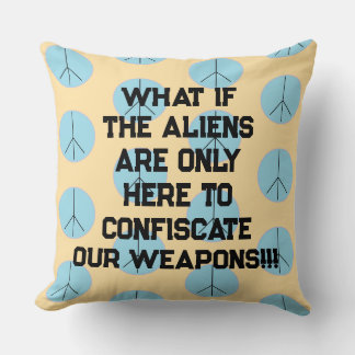 Almofada Weapon Alien Abduction Throw Pillow