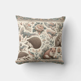Almofada Whimsical Hedgehog Haven: Floral Vitoriano