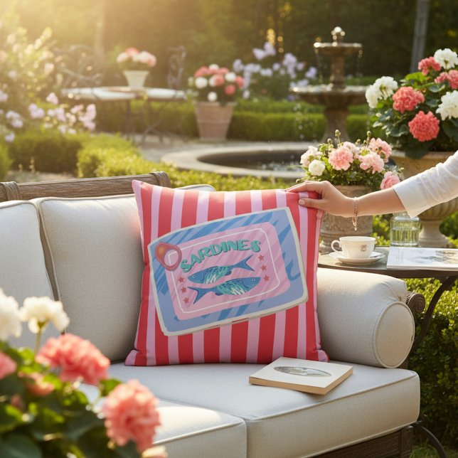Almofada Whimsical Sardine Tin Graphic Design Pillow (Criador carregado)