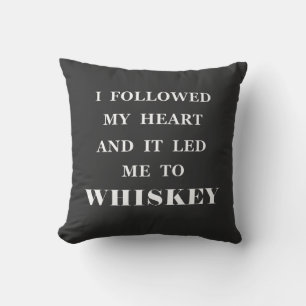 Almofada whiskey slogan
