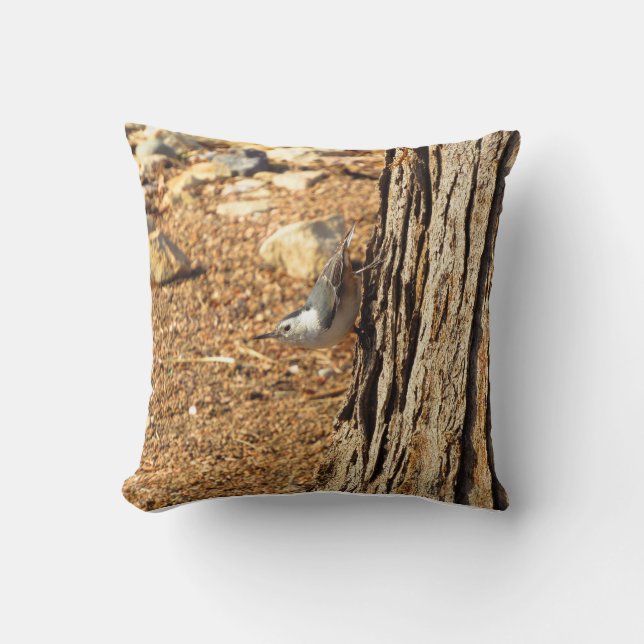Almofada White-breasted Nuthatch Throw Pillow (Frente)