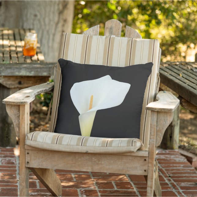 Almofada White Calla Lily Flower Backyard Foto do jardim (Cadeira)