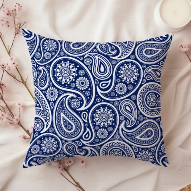 Almofada White on blue vintage paisley pattern (Criador carregado)