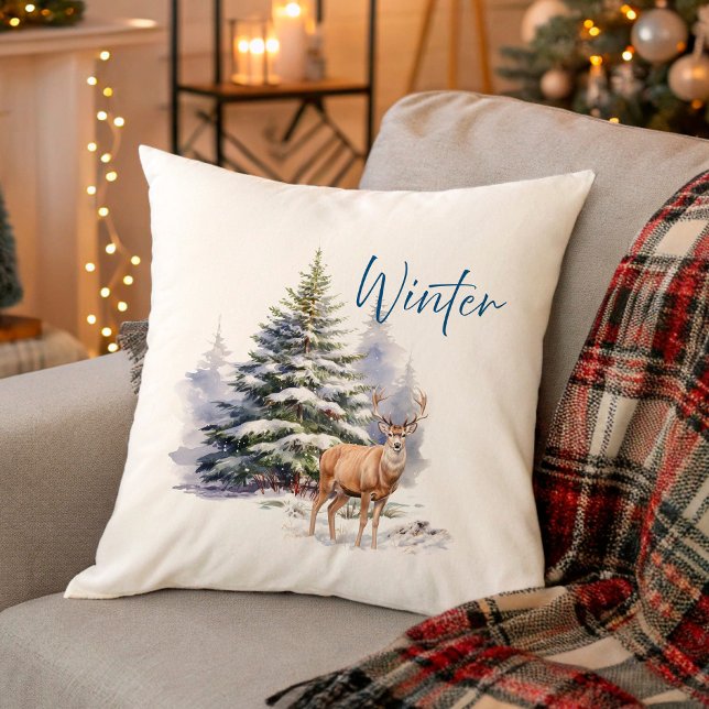 Almofada Winter Deer in Snowy Forest (Winter Deer in Snowy Forest Throw Pillow)