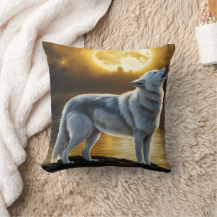 Almofada Wolf Howling em lua cheia por Serene Lake