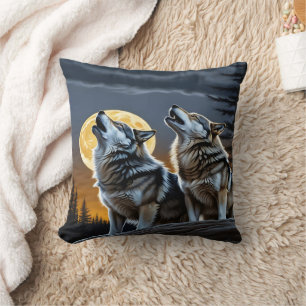 Almofada Wolves Howling embaixo de uma lua cheia em Twiligh