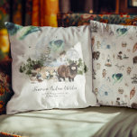 Almofada Woodland Aurora Nursery Personalizado<br><div class="desc">Traga a magia das Luzes do Norte para o berçário do seu bebê com este Travesseiro decorativo personalizado Woodland Aurora. Este belo travesseiro ilustra apresenta uma cena serena de floresta completa com um pano de fundo branco, aurora borealis, roucos brincalhões e um guincho gentil, criando um ambiente de livro de...</div>
