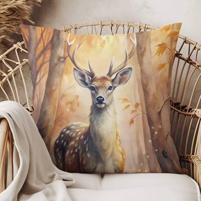 Almofada Woodland Deer Autumn - Decor de Queda Inspirado pe (Woodland Deer Autumn – Nature-Inspired Fall Decor Throw Pillow in a boho rattan armchair)