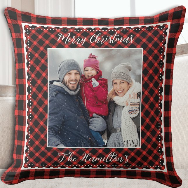 Almofada Xadrez Red Buffalo de Natal Familiar (Family Photo Christmas Red Buffalo Plaid Throw Pillow)
