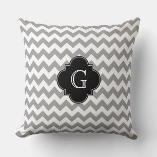 Almofada Zigue-Zague Chevron Cinza Branco Monograma Trevo P